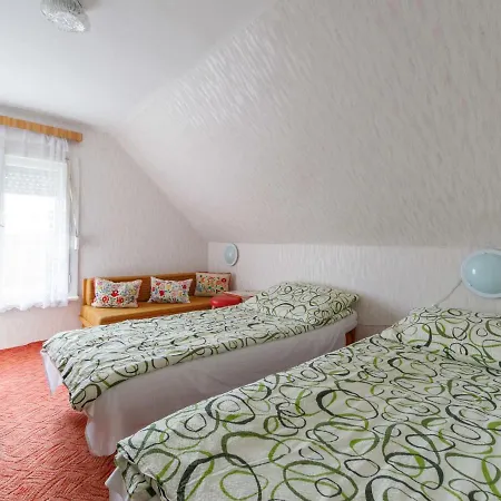 בית נופש Gizella By Interhome בלטונללה