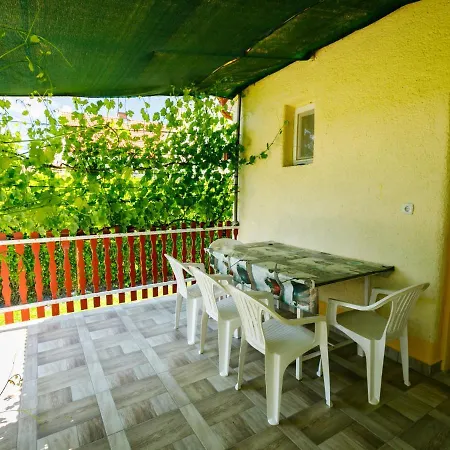 Gizella By Interhome בלטונללה